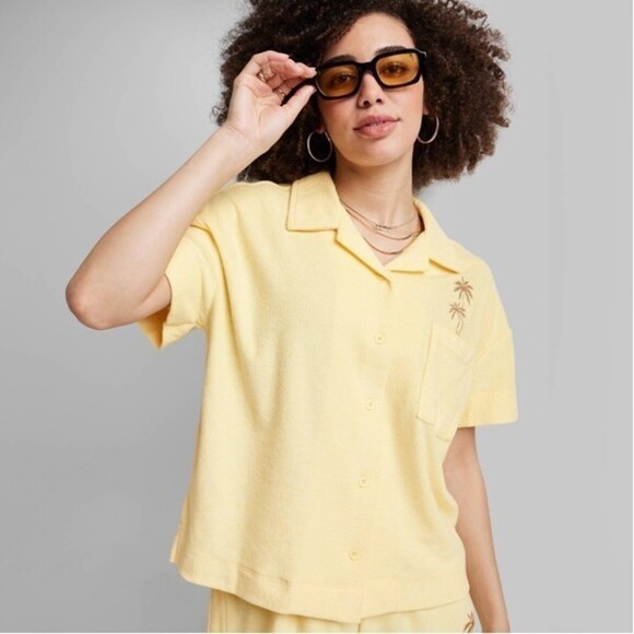 Ascot + Hart Women's Button-Front Short Sleeve Graphic T-Shirt Yellow - Picture 1 of 2